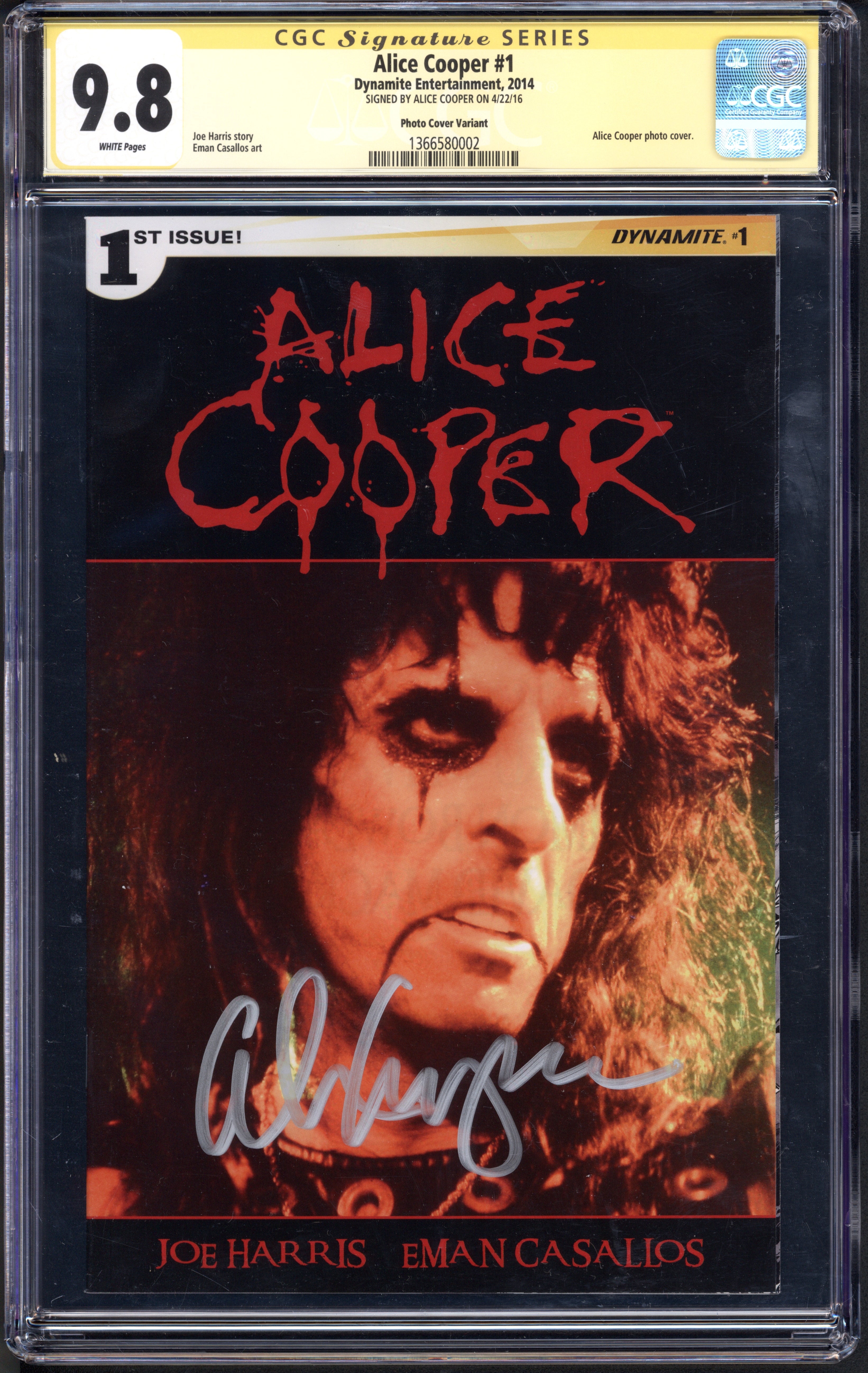 VIM_grade_cgc-9-8-photo-cover-signed-by-alice-cooper-1366580002